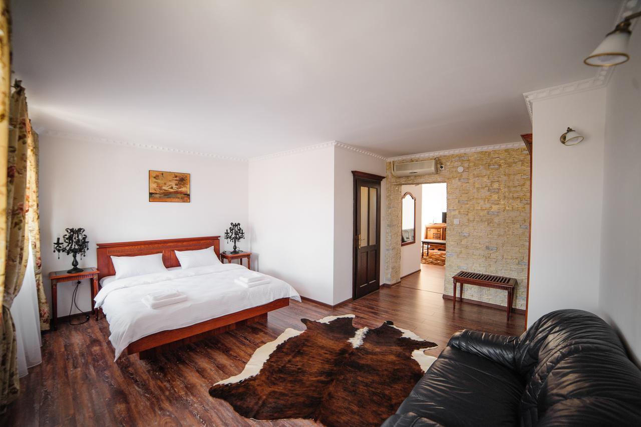 Hotel Gala Oradea Exteriör bild