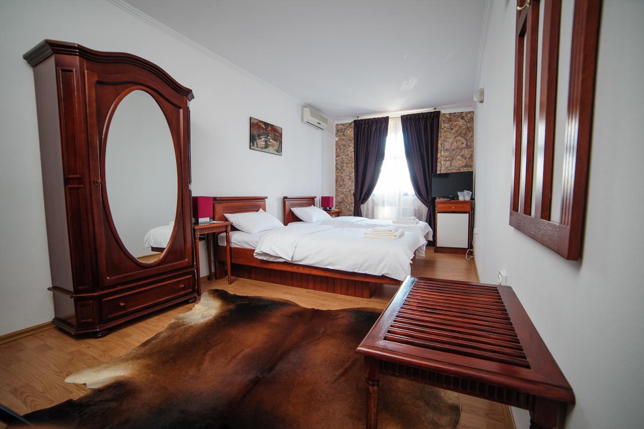 Hotel Gala Oradea Exteriör bild