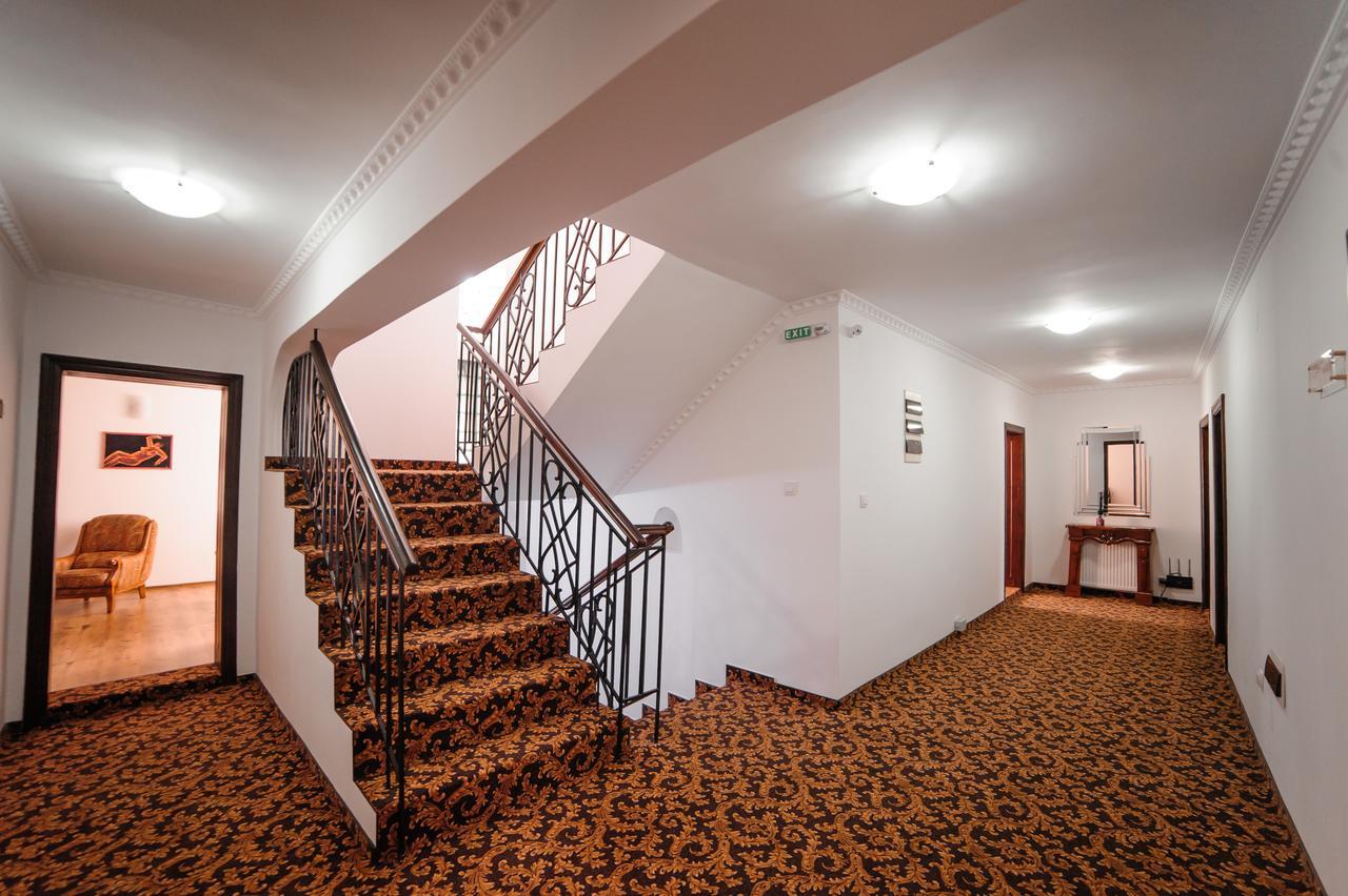 Hotel Gala Oradea Exteriör bild