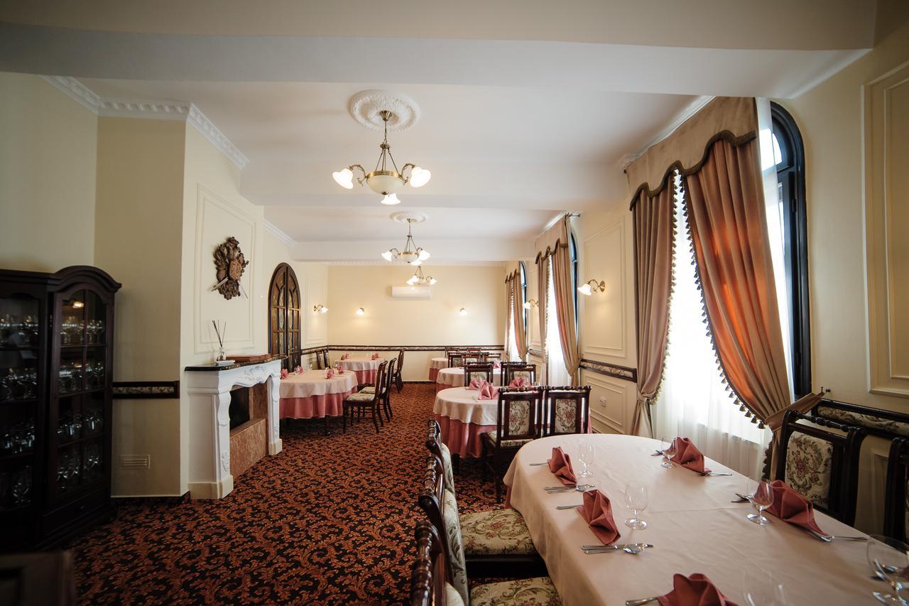 Hotel Gala Oradea Exteriör bild